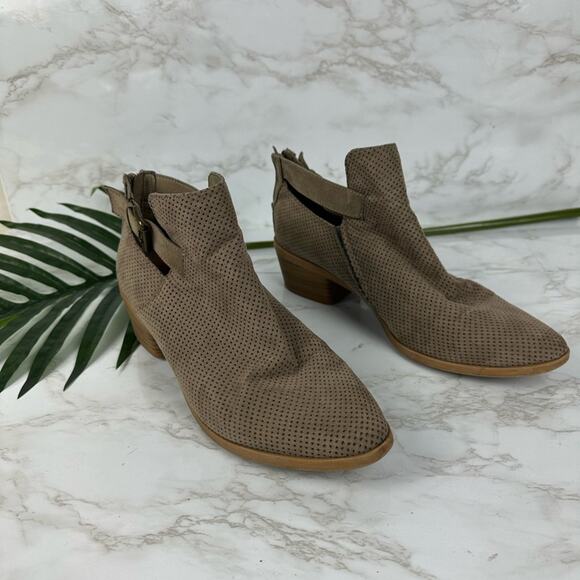 Dolce Vita Kara Bootie Womens Brown Perforated Suede Side Buckle Strap size 7.5 - Picture 3 of 9